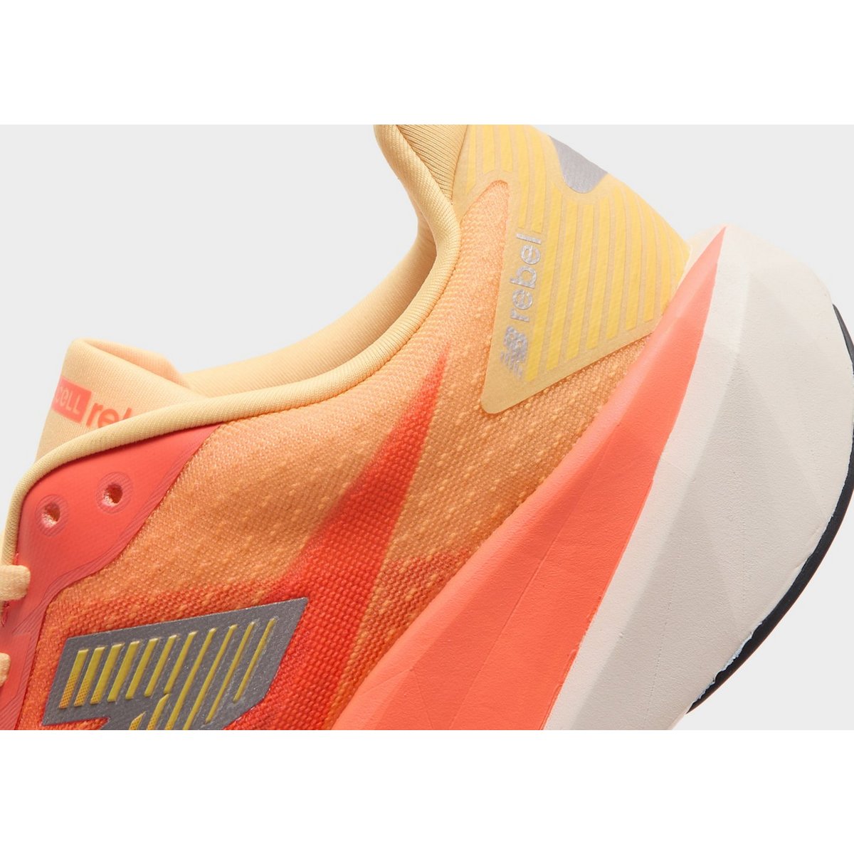 New Balance FuelCell Rebel v5 — foto 4 van 6