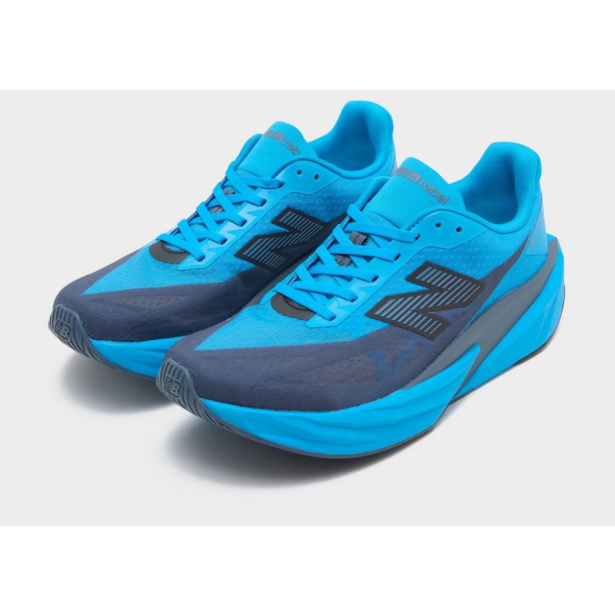 New Balance FuelCell Rebel v5 — foto 2 van 6