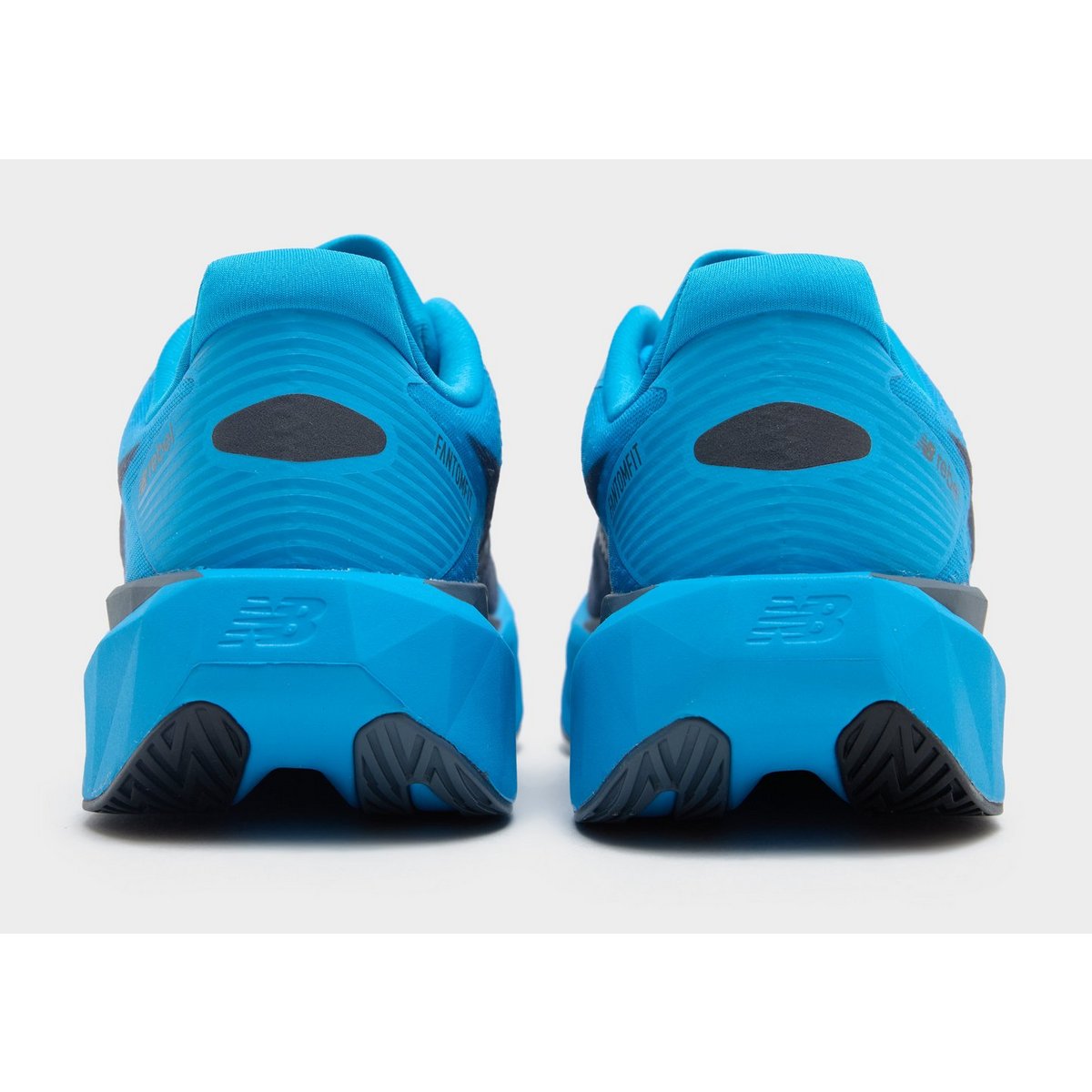 New Balance FuelCell Rebel v5 — foto 3 van 6