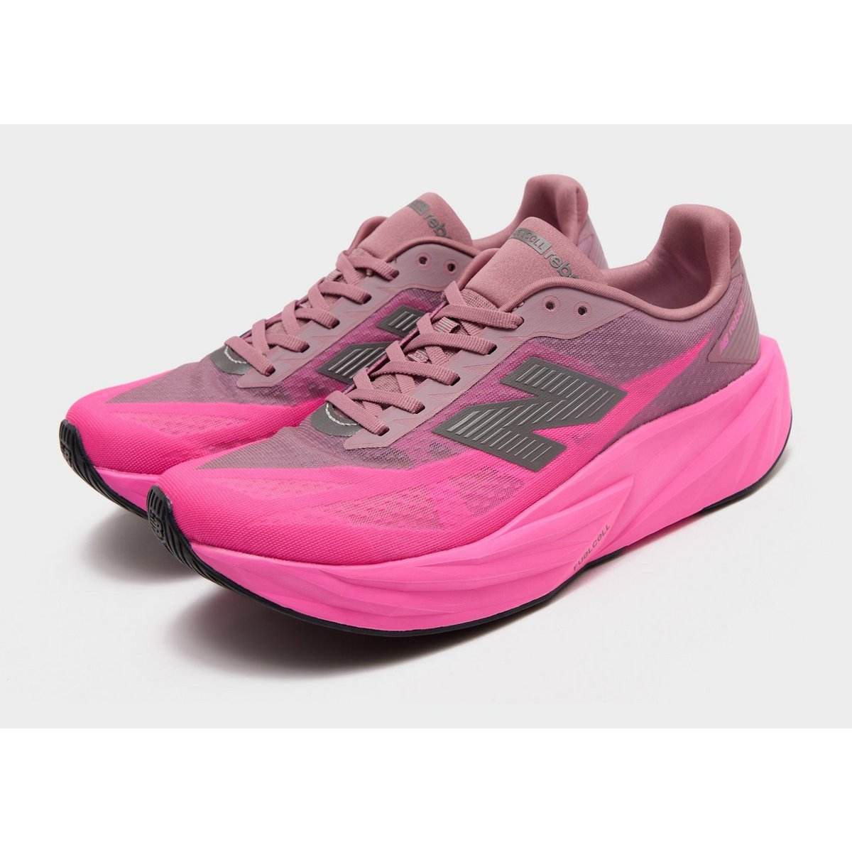 New Balance FuelCell Rebel v5 — foto 2 van 6