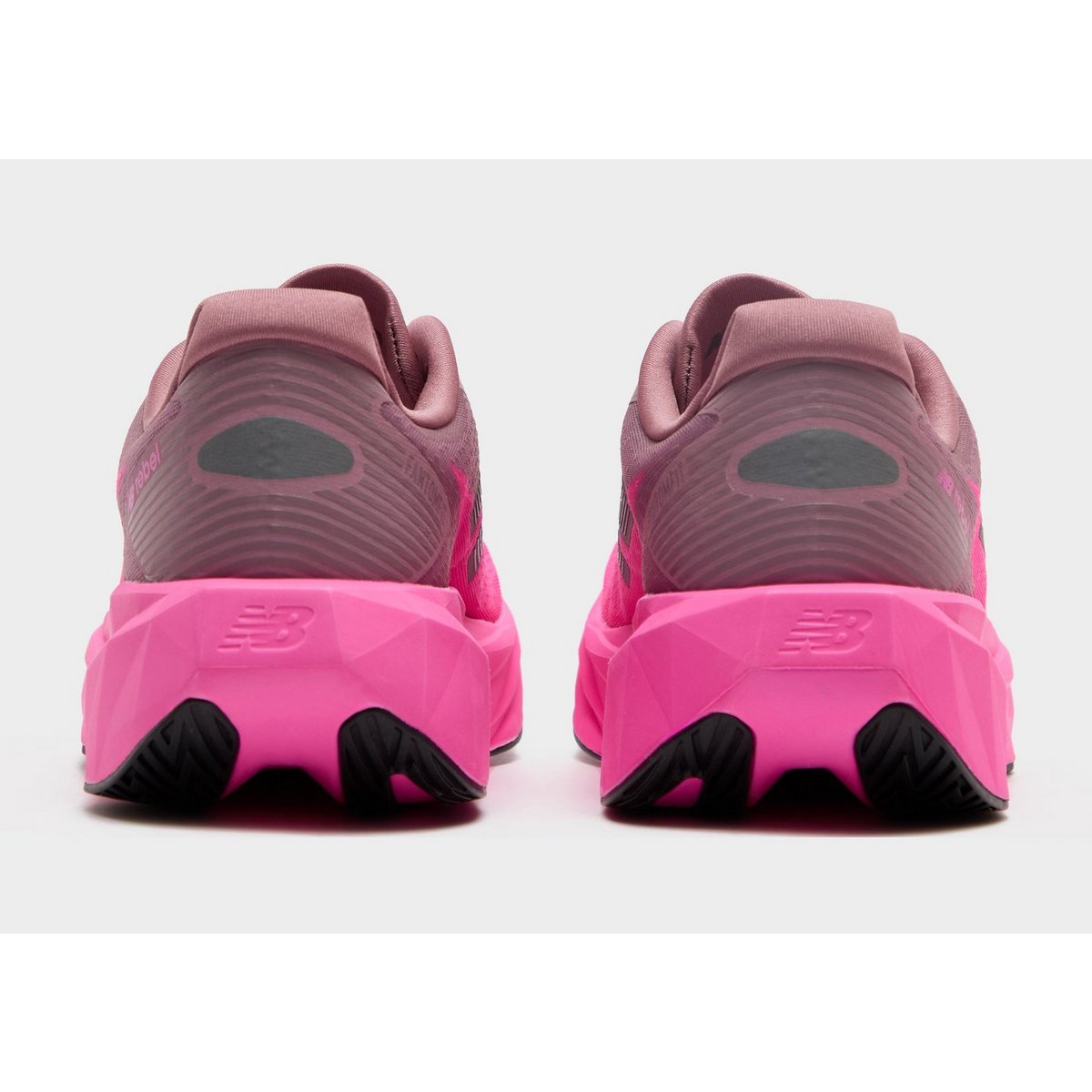 New Balance FuelCell Rebel v5 — foto 3 van 6